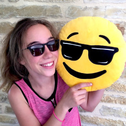 Coussin Emoji Smiley Cool Lunettes noires