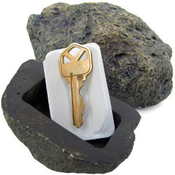 La cachette pour clé en forme de pierre