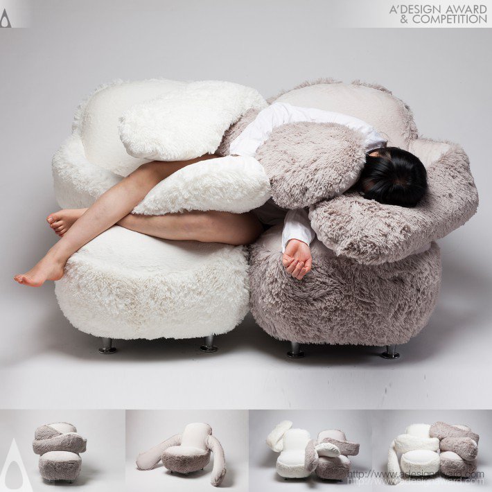 free-hug-sofa