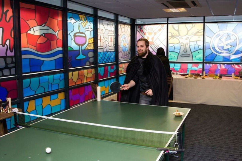 salle-de-pause-game-of-thrones-table-ping-pong