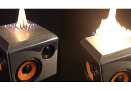 Une enceinte qui crache des flammes au rythme de la musique ? Pour regarder la musique :)