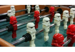 Votre baby-foot va passer du Côté Obscur avec ces casques Stormtrooper !