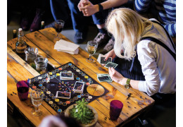 Jeux Apéro : Les Indispensables pour Réussir vos Soirées